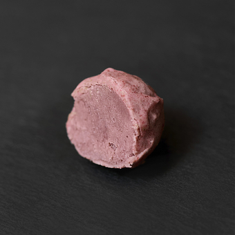 Трюфели белые с клубникой и малиной